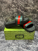CHINELO GUCCI SLIDE WEB PRETO